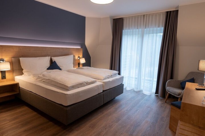 Room 32 of 65