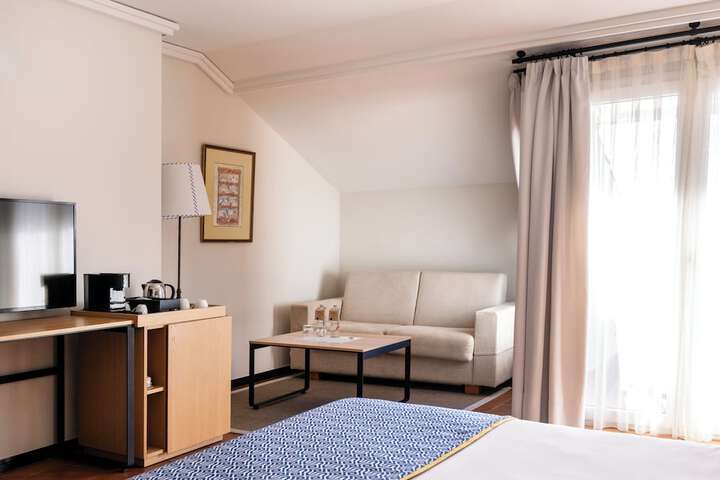 Room 11 of 45