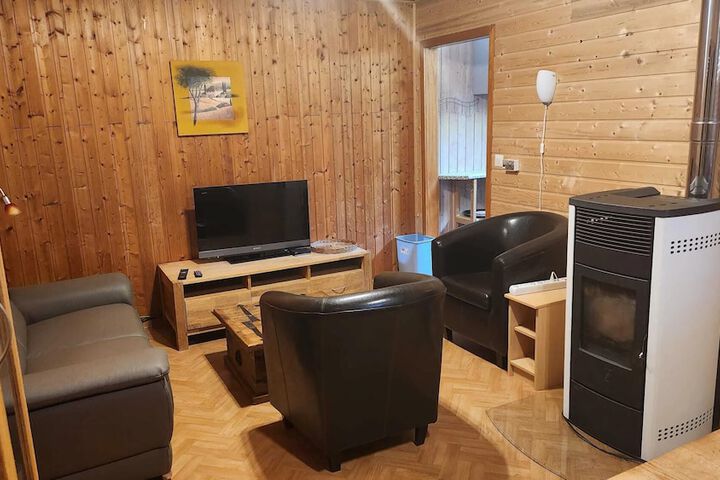 Room 6 of 16