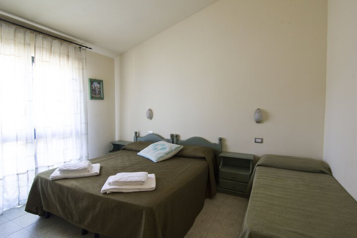 Room 11 of 34