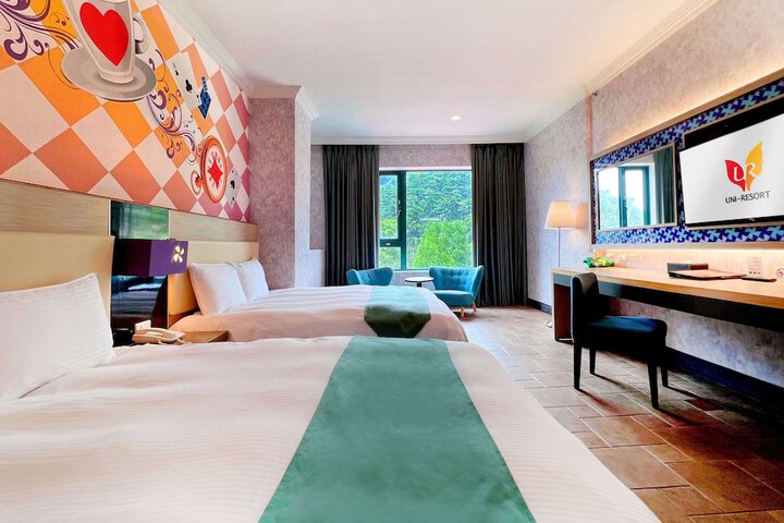 Room 4 of 73