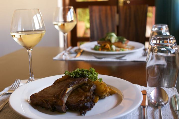 Dining 15 of 29
