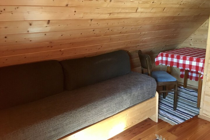 Room 4 of 28