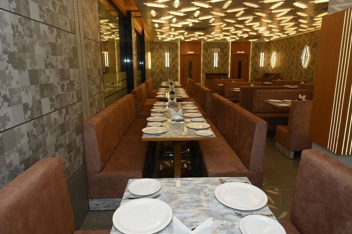 Dining 39 of 46