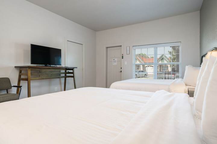 Superior Room 1 Queen Bed (24 of 168)