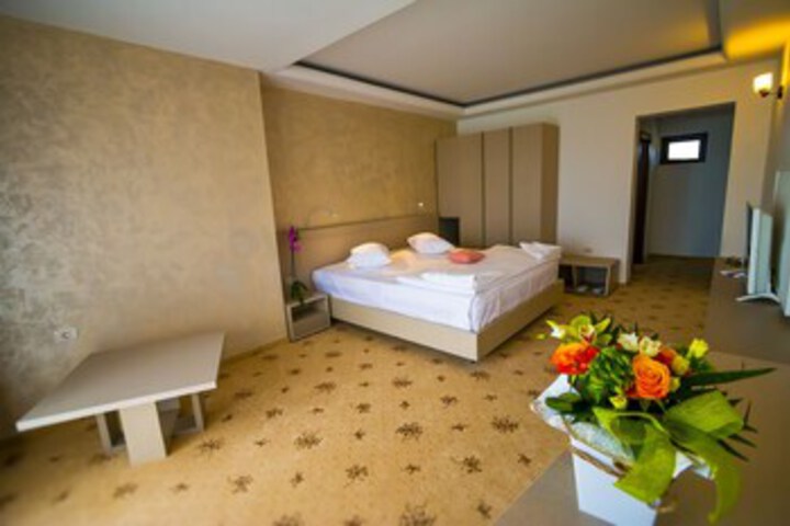 Room 4 of 15