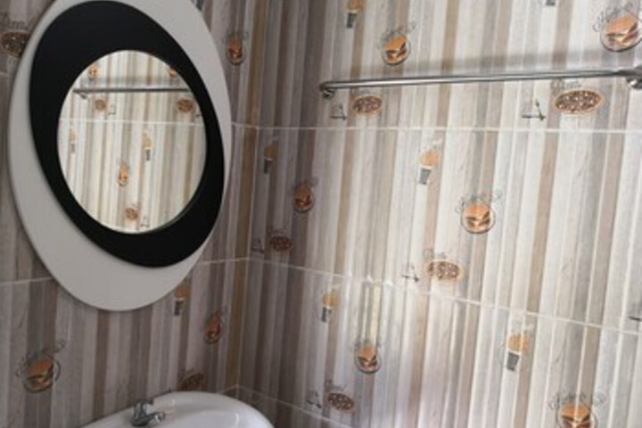 Room 8 of 28