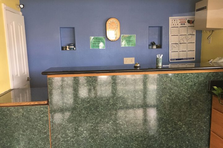 Check-in/check-out kiosk