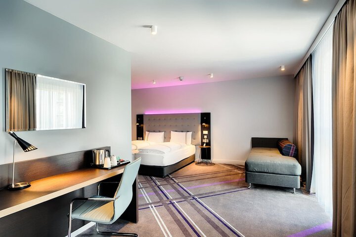 Room 9 of 36