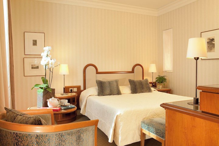 Room 8 of 26