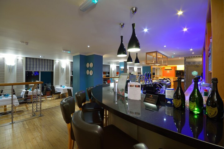 Lounge 74 of 103