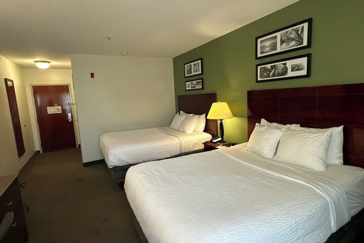2 Queen Beds (4 of 11)