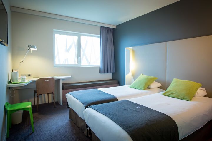 Room 4 of 36