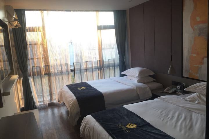 Room 14 of 33