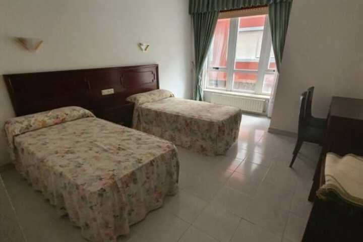 Room 3 of 10