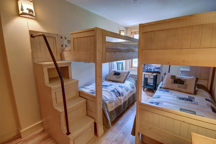 Room 7 of 24