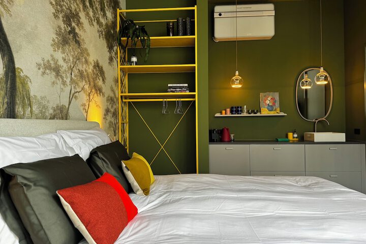 Room 12 of 28