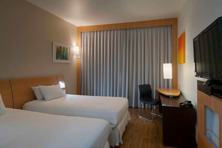 Room 16 of 108