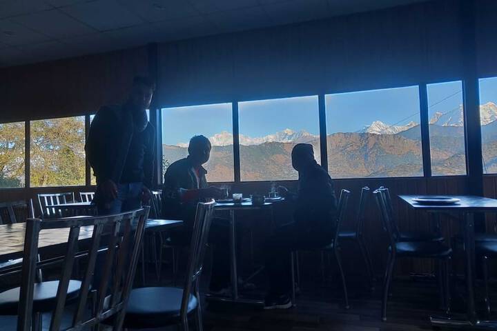 Dining 16 of 31
