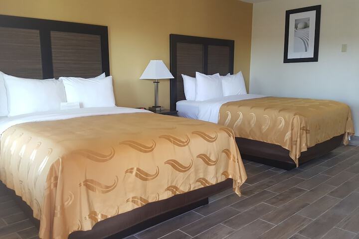 2 Queen Beds (6 of 27)