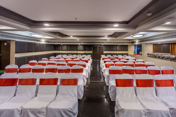 Ballroom/Hall 25 of 31