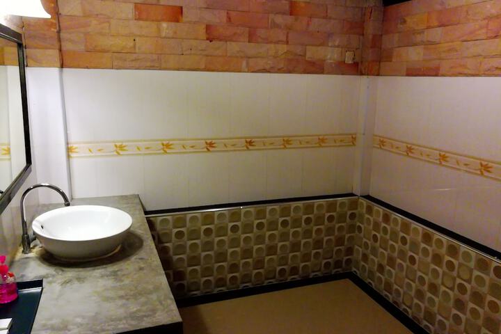 Room 32 of 82