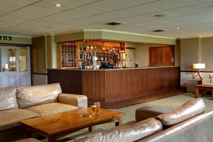 Lounge 50 of 73