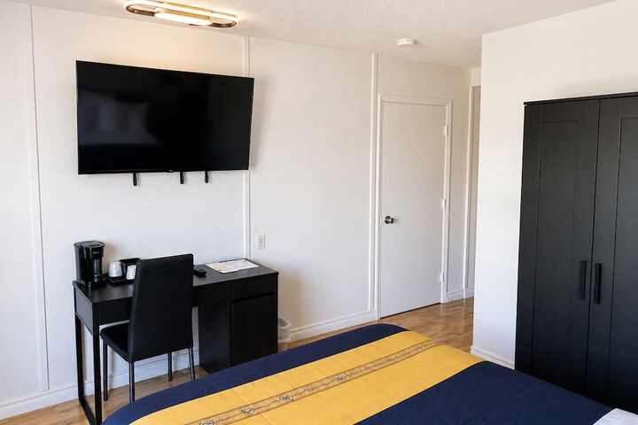 Room 17 of 65