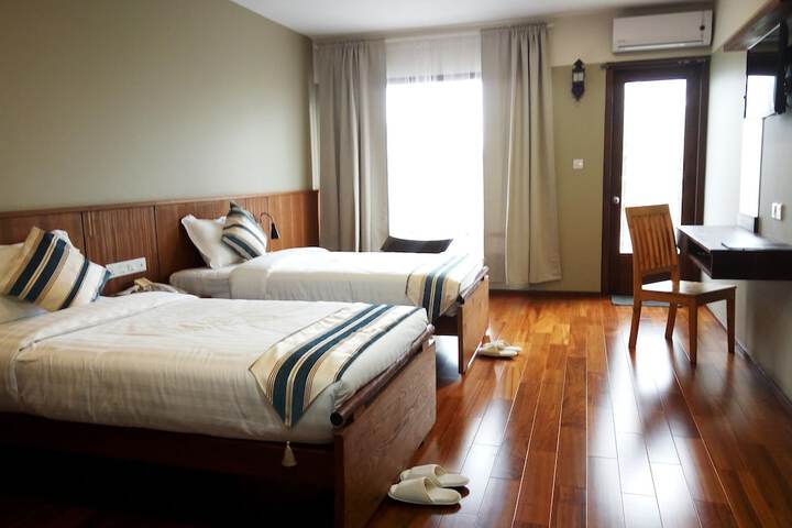 Room 9 of 32