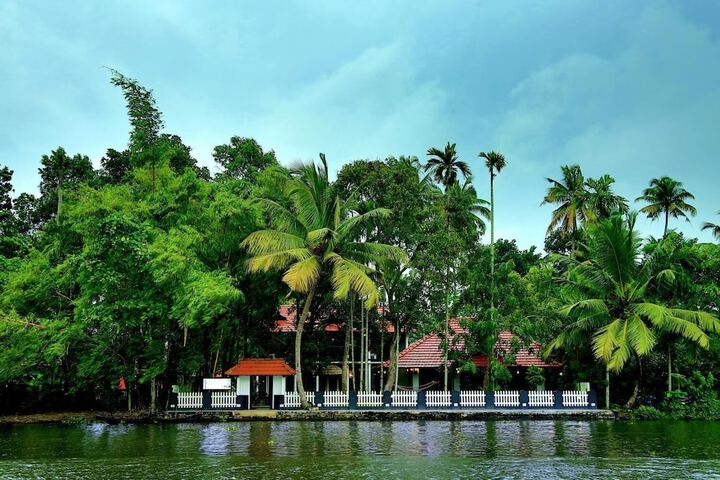 Hotel with Pool
