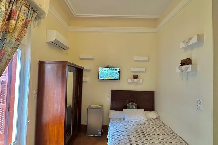 Room 4 of 35