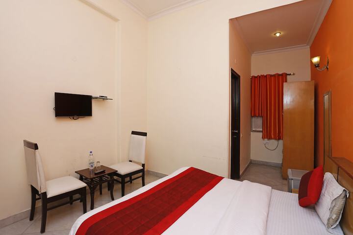 Room 9 of 18