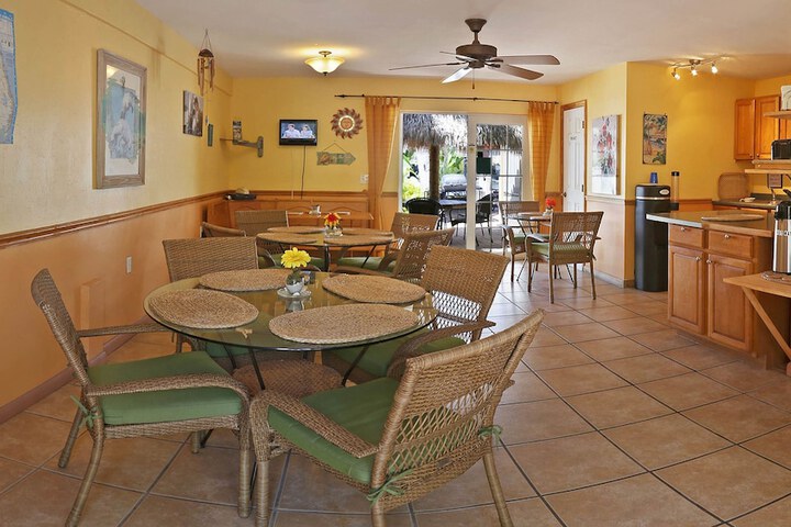 Breakfast/Coffee Service 11 of 28