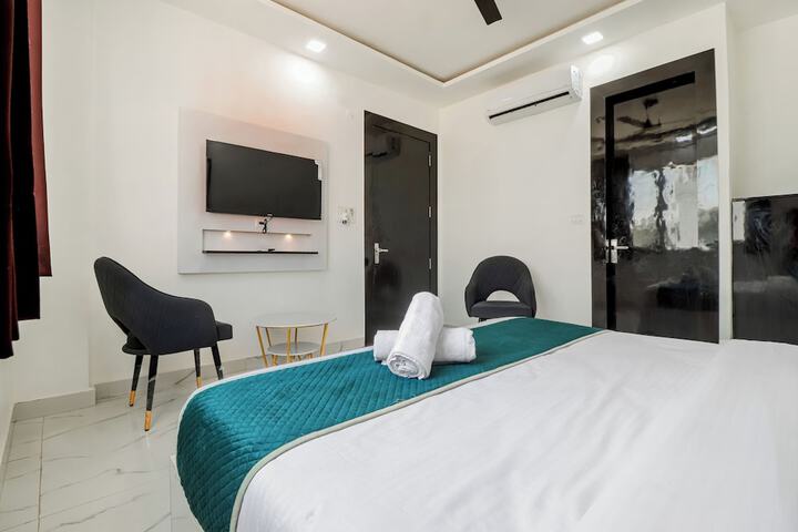Room 15 of 34