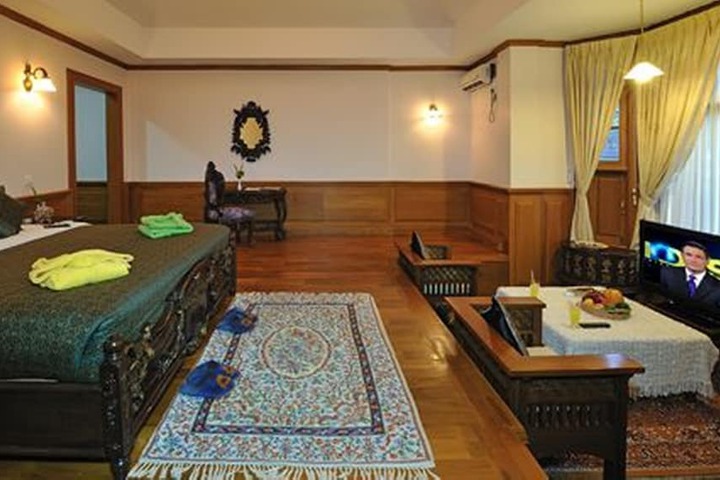 Room 4 of 30