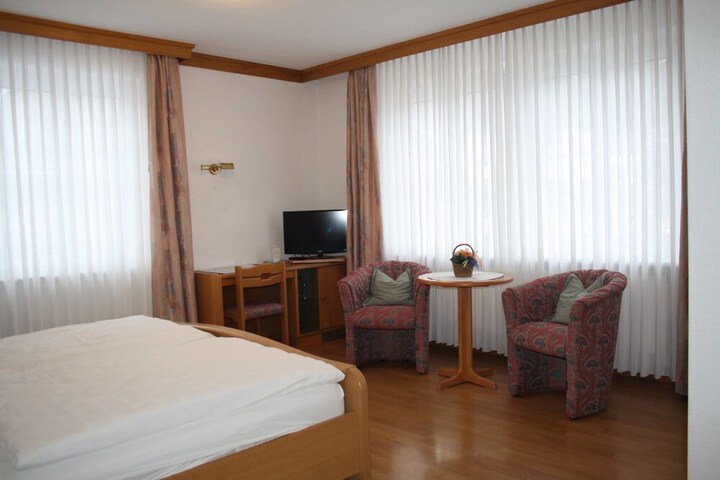 Room 2 of 67
