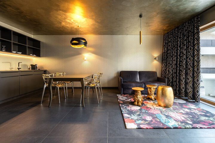 Room 27 of 173
