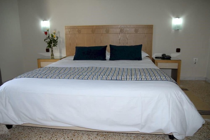 Room 4 of 17