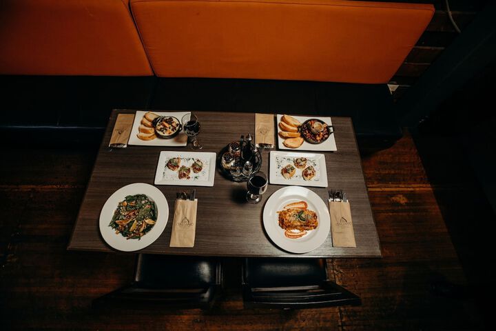 Lounge 57 of 64