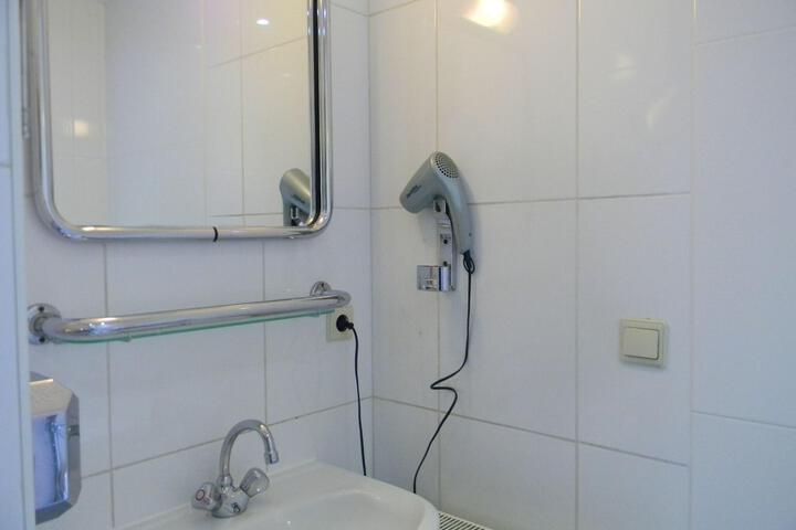 Room 140 of 162
