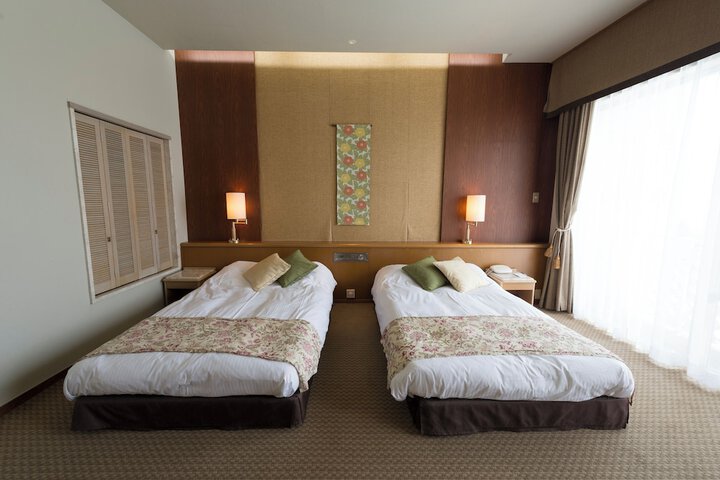 Room 6 of 34