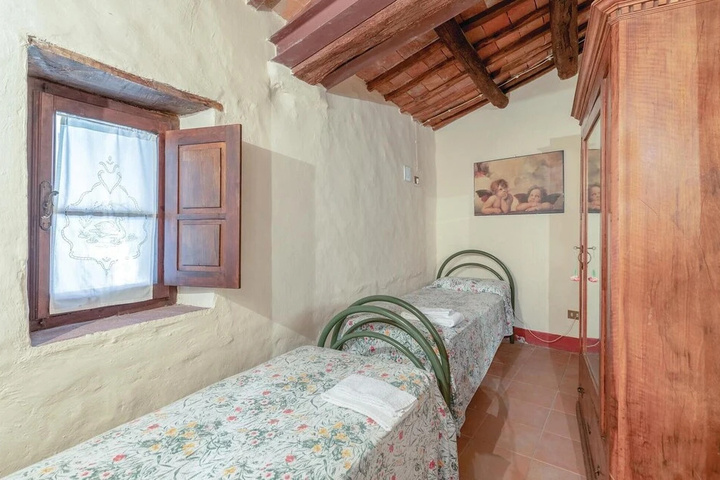 Room 2 of 17
