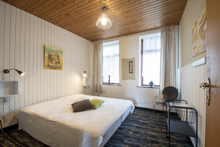 Room 2 of 17
