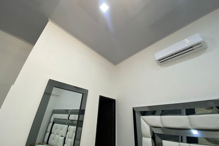 Room 6 of 26