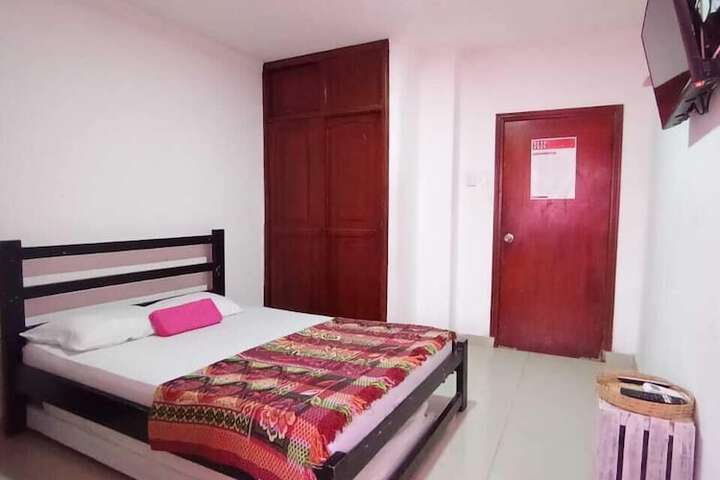 Room 9 of 11
