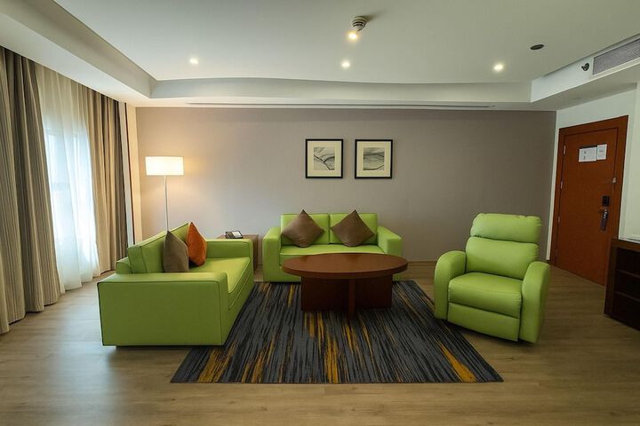 Room 28 of 106