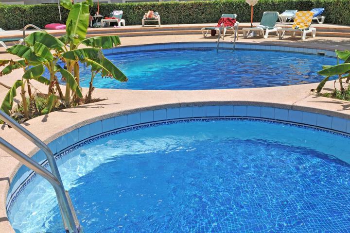 Hotel Pool