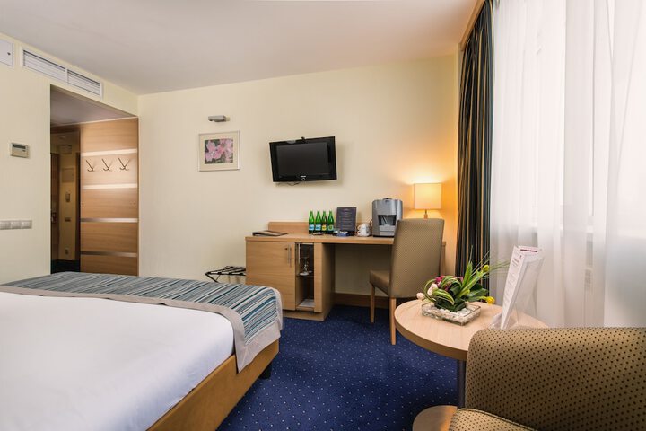 Room 16 of 59