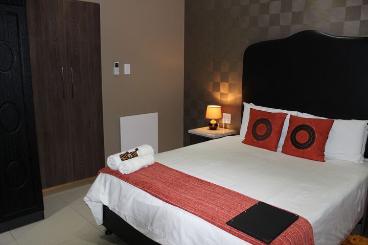 Room 8 of 28