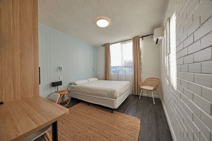 Room 6 of 44